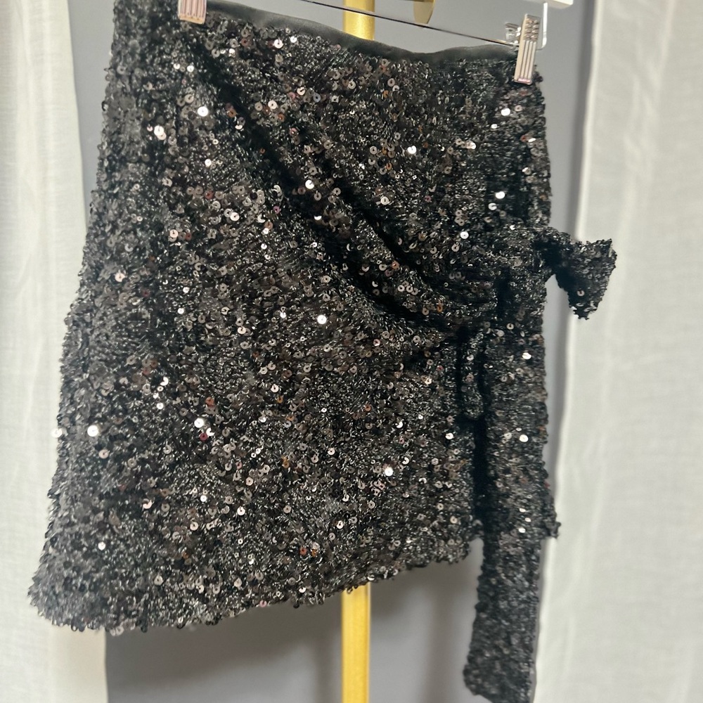 Lulus - Picture 3 of 13